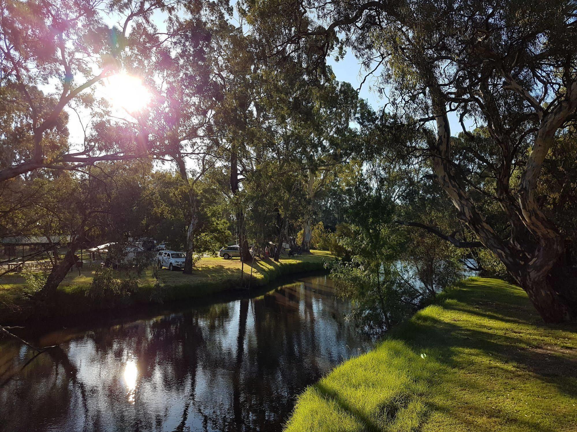 Euroa Caravan Park Hotell Exteriör bild